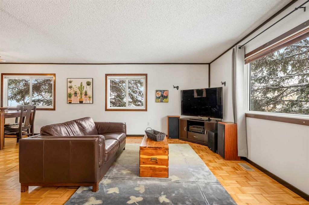 Picture for 157 Spring Haven Mews SE