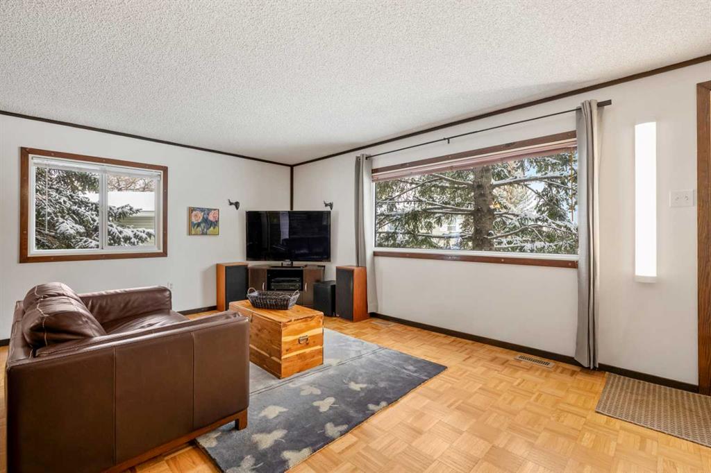 Picture for 157 Spring Haven Mews SE