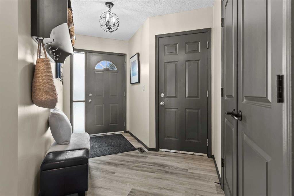 Picture for 48 Rivergreen Crescent SE