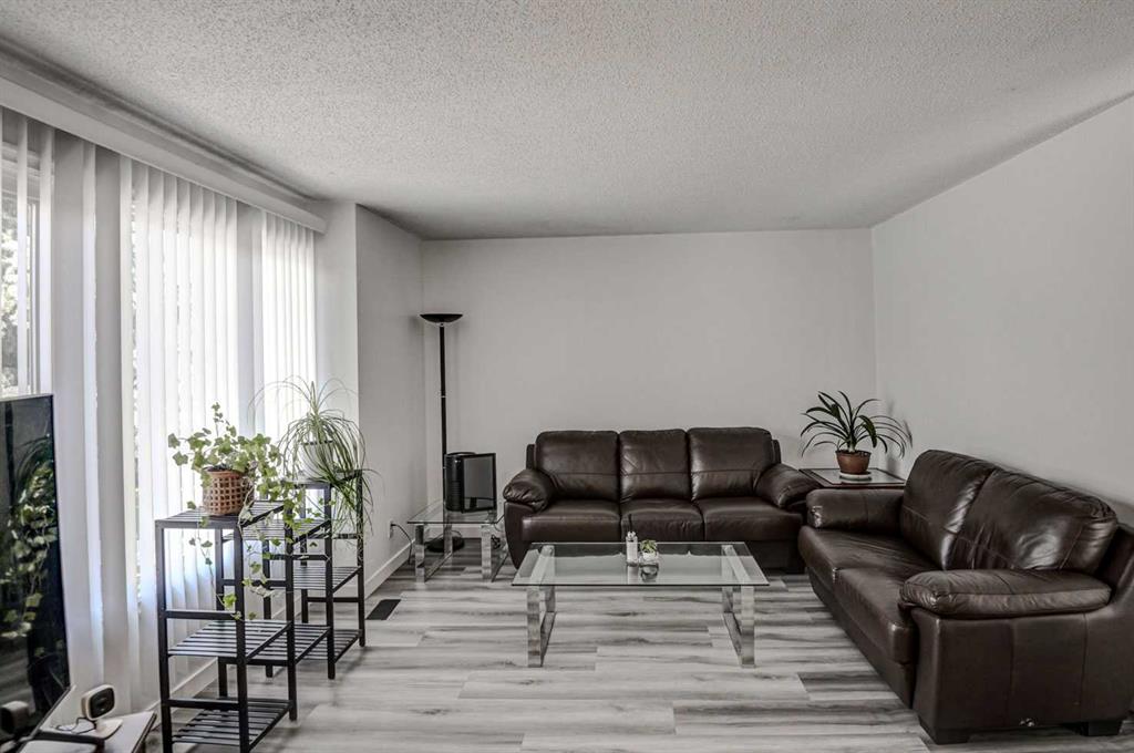 Picture for 184 Erin Croft Crescent SE