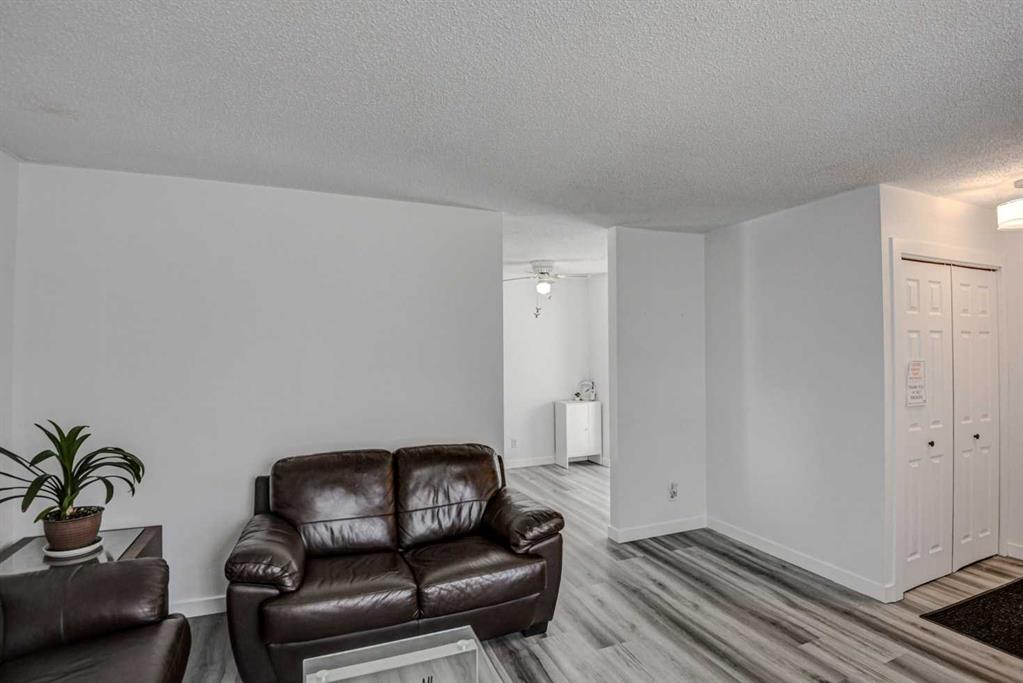 Picture for 184 Erin Croft Crescent SE