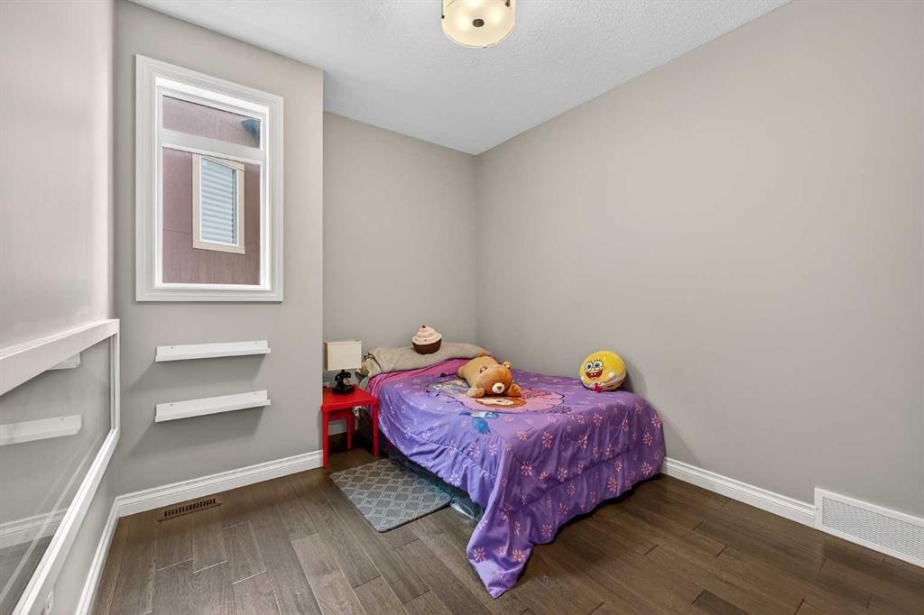 Picture for 30 Evansborough View NW