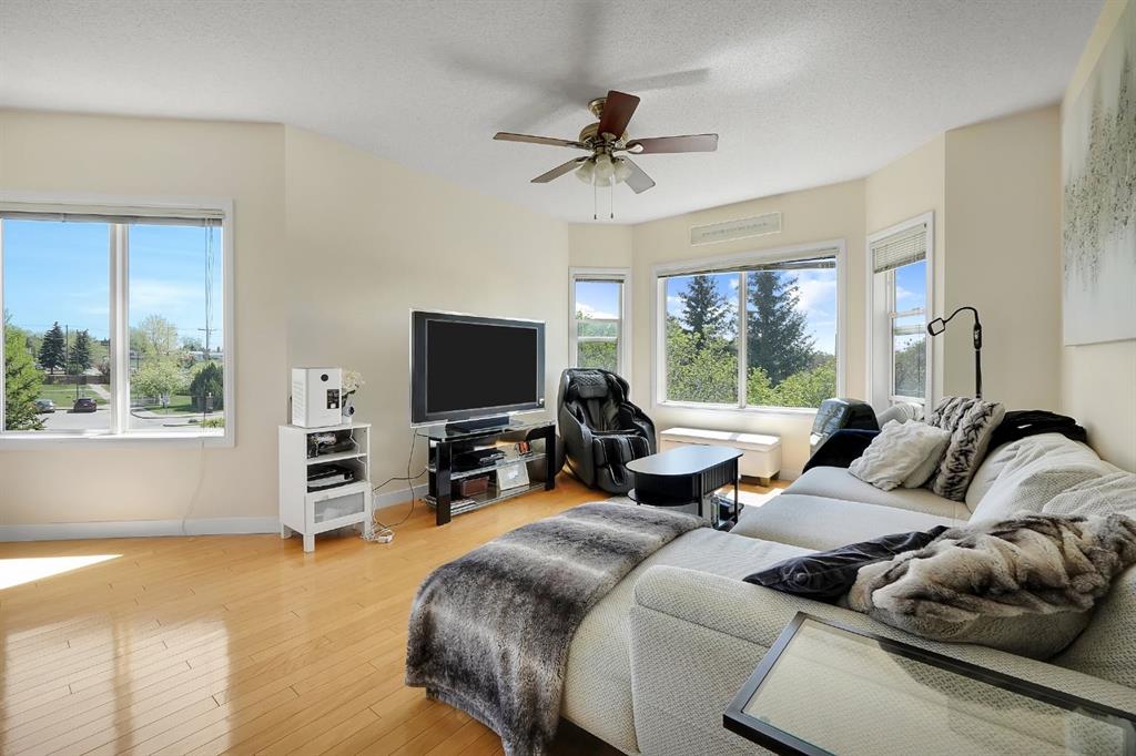 Picture for 227, 1920 14 Avenue NE
