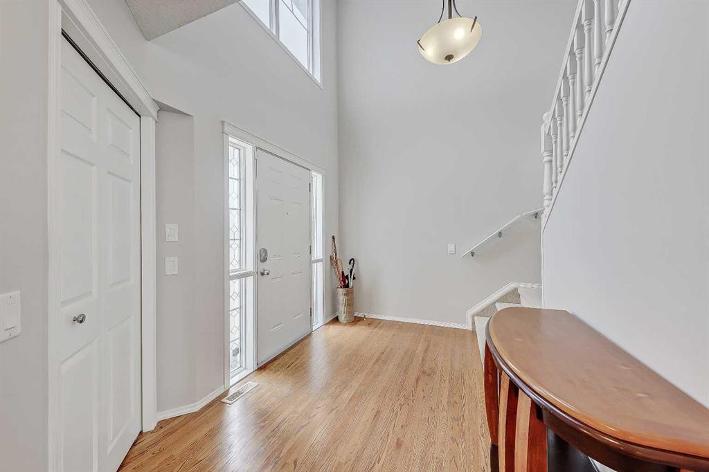 Picture for 36 Mt Selkirk Close SE
