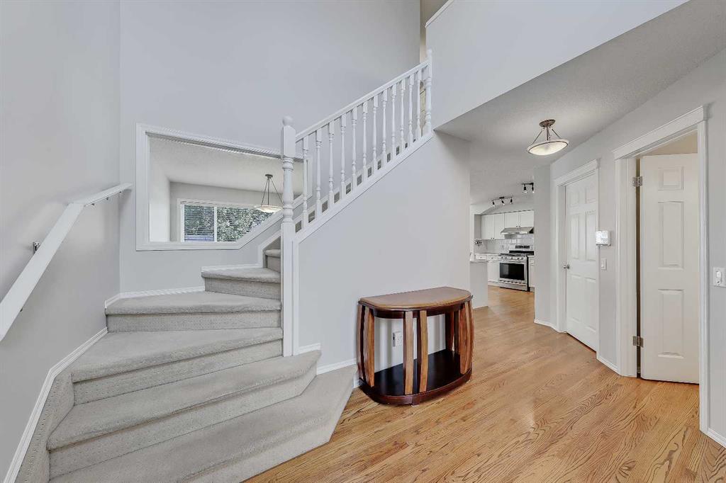 Picture for 36 Mt Selkirk Close SE