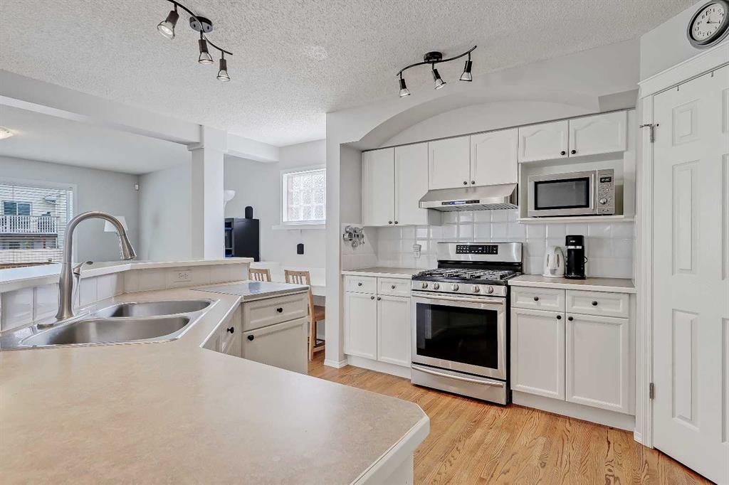Picture for 36 Mt Selkirk Close SE