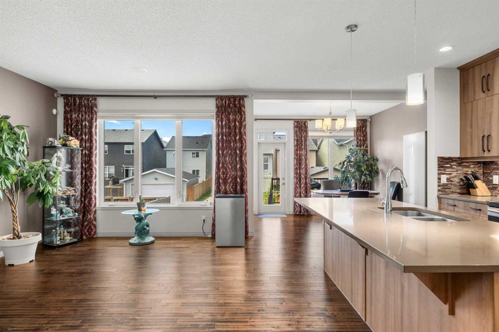 Picture for 158 Skyview Point Crescent NE