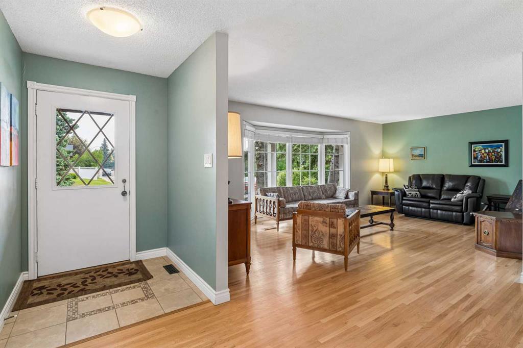 Picture for 856 Lake Twintree Crescent SE