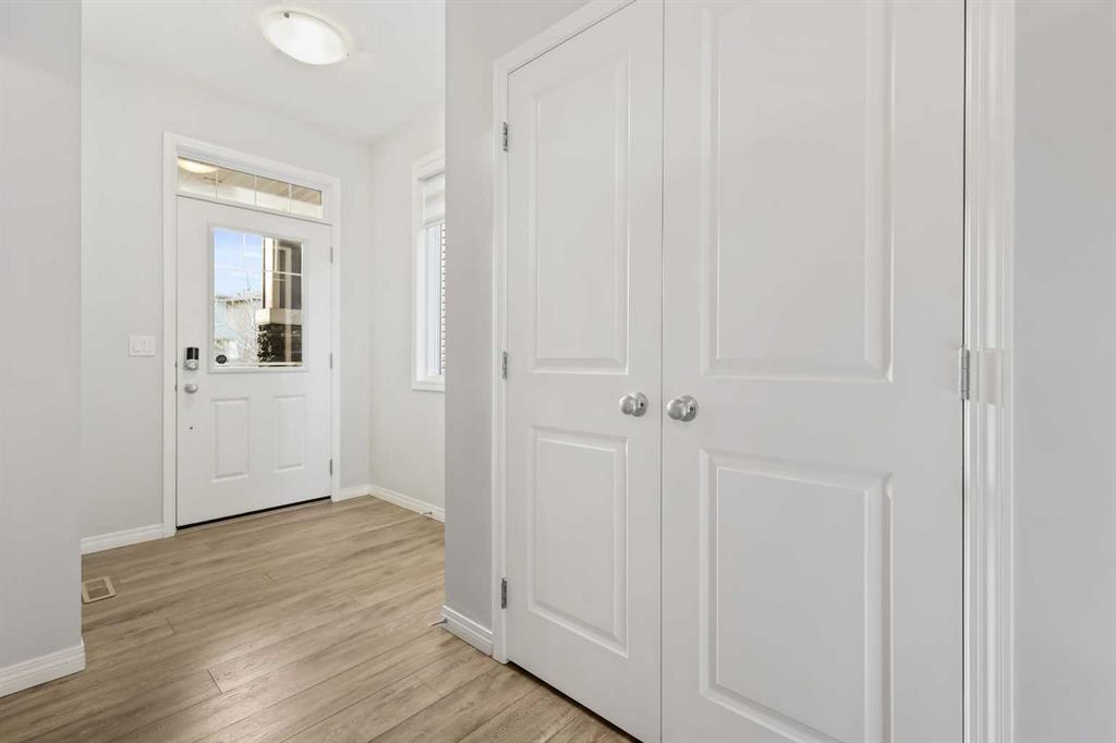 Picture for 76 Legacy Glen Row SE