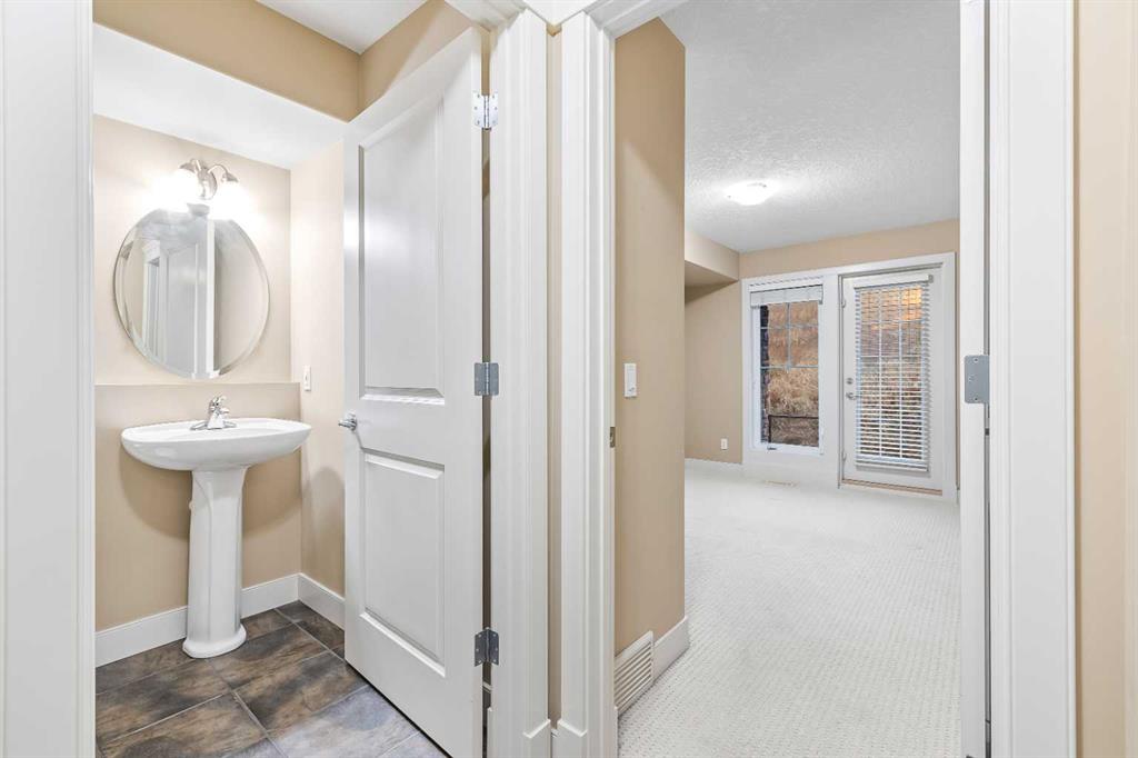 Picture for 402, 10 Discovery Ridge Hill SW