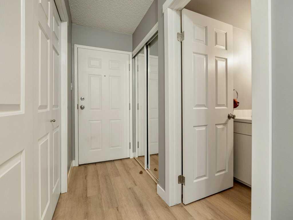 Picture for 204, 855 Columbia Boulevard W