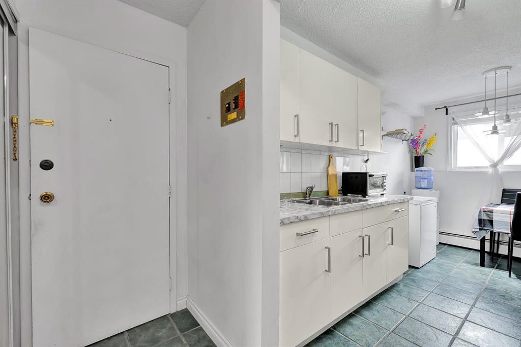 Picture for 4, 104 Sabrina Way SW