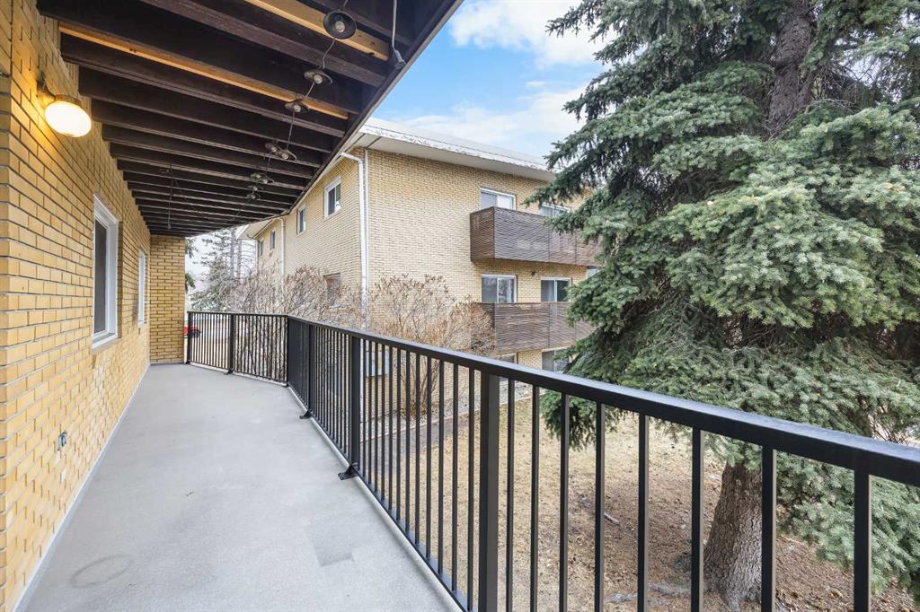 Picture for 204, 3103 Blakiston Drive NW