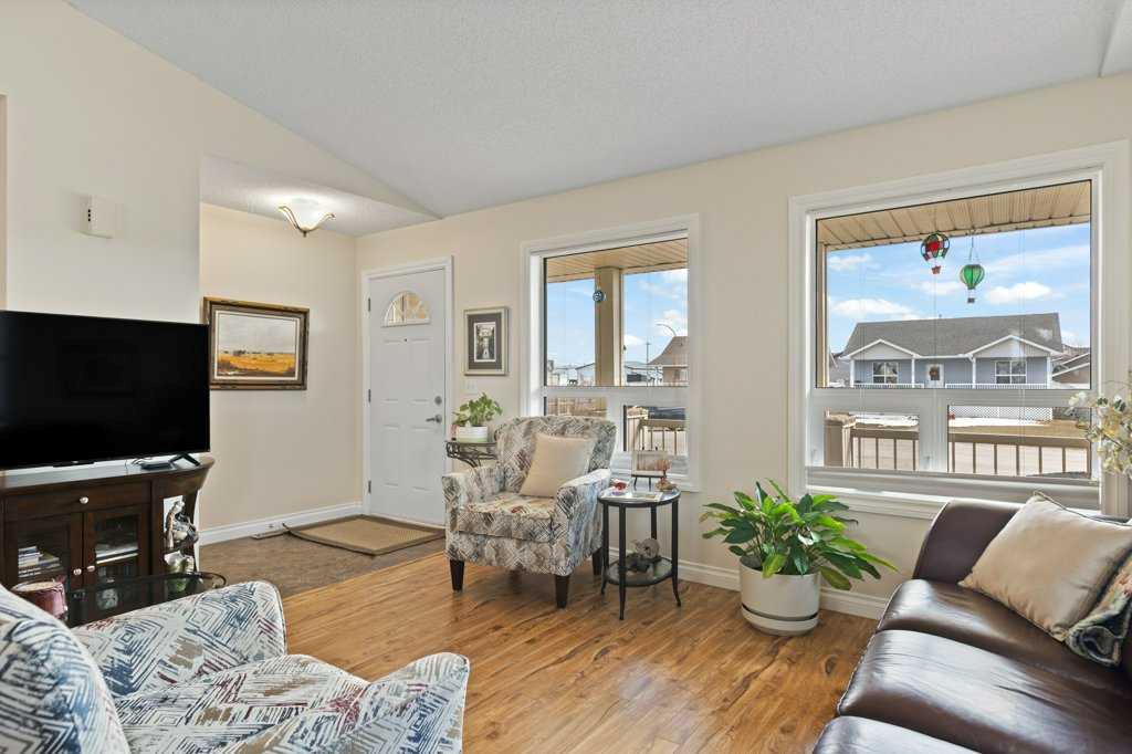 Picture for 48 Sunrise Close SE