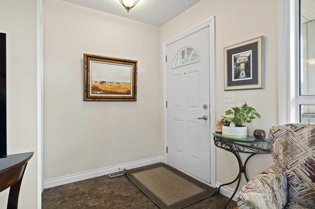 Picture for 48 Sunrise Close SE