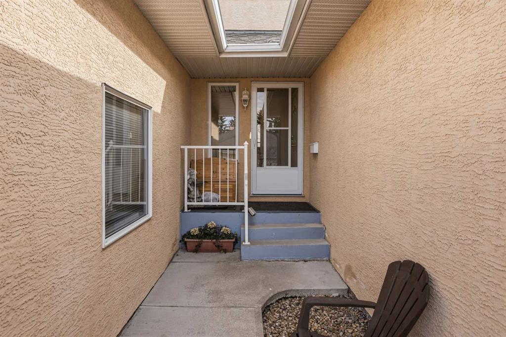 Picture for 55 Cedarview Mews SW