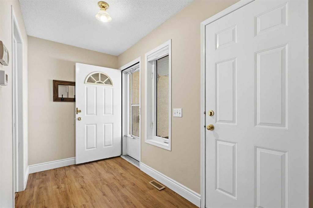 Picture for 55 Cedarview Mews SW