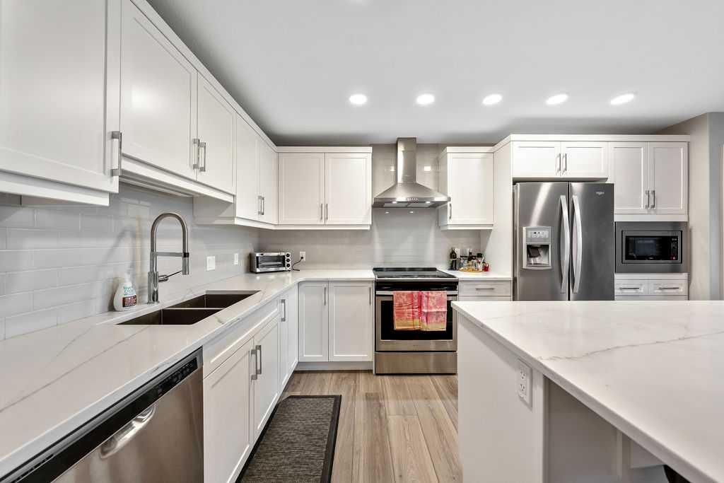 Picture for 2112, 10 Market Boulevard SE