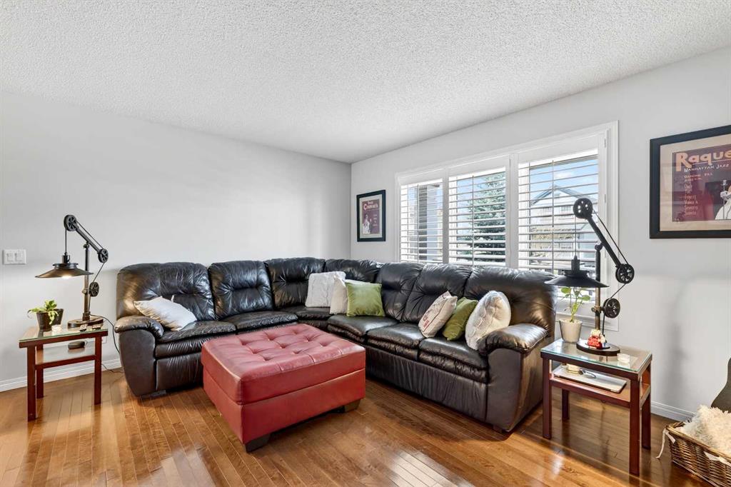 Picture for 27 Copperpond Heights SE