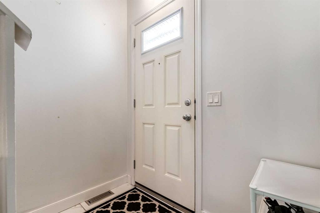 Picture for 4, 333 Braxton Place SW