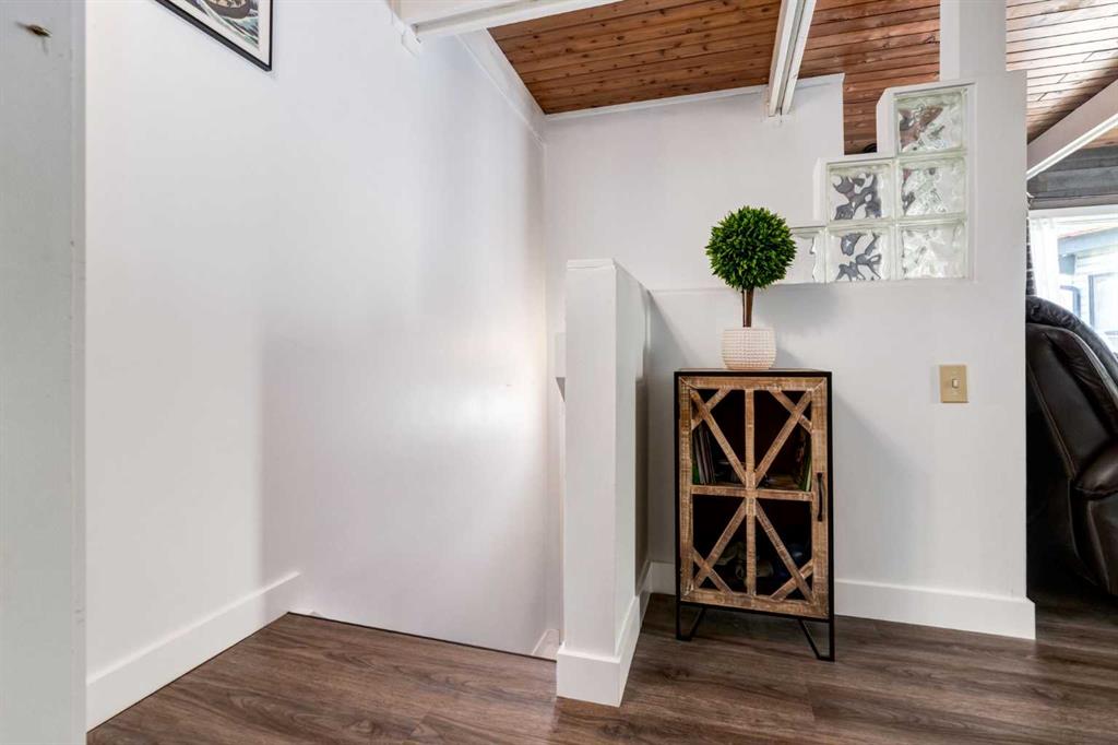 Picture for 4, 333 Braxton Place SW