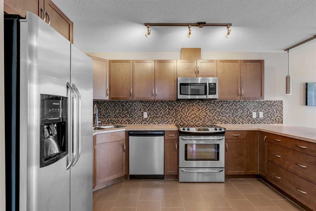 Picture for 706, 1320 1 Street SE