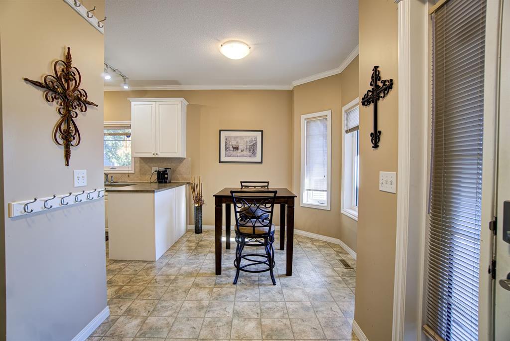 Picture for 22 Skyline Mews  https://www.cirrealty.ca/reb/creb/29/A2264329_10.jpg