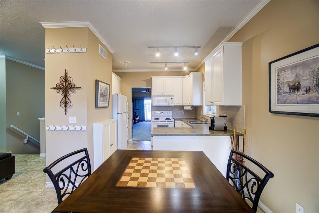 Picture for 22 Skyline Mews  https://www.cirrealty.ca/reb/creb/29/A2264329_11.jpg