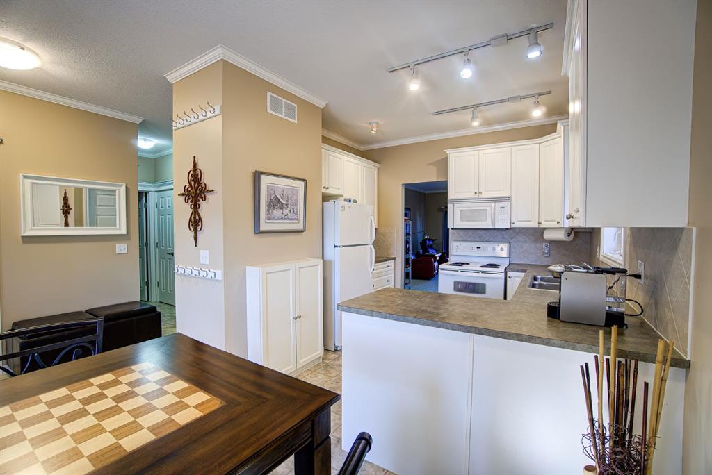 Picture for 22 Skyline Mews  https://www.cirrealty.ca/reb/creb/29/A2264329_12.jpg