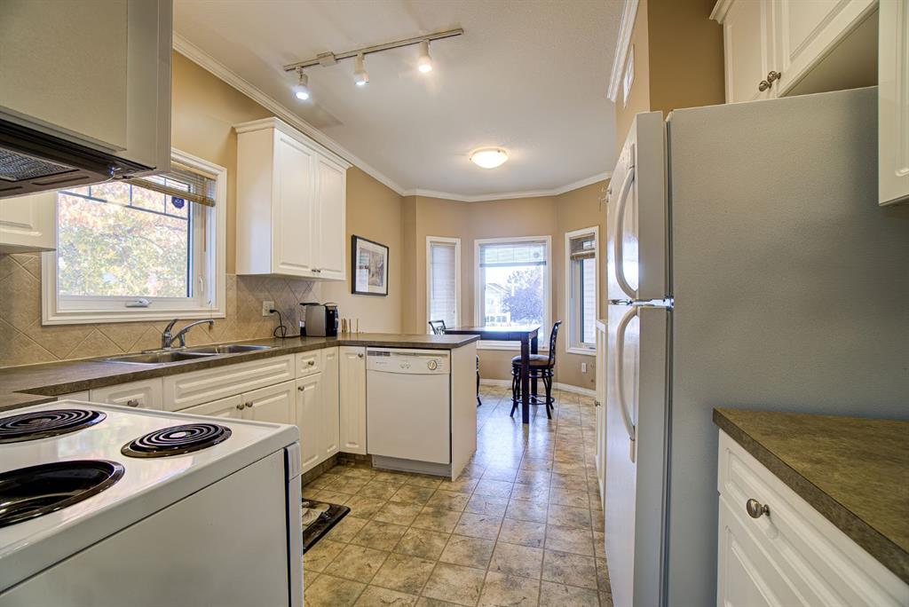 Picture for 22 Skyline Mews  https://www.cirrealty.ca/reb/creb/29/A2264329_14.jpg