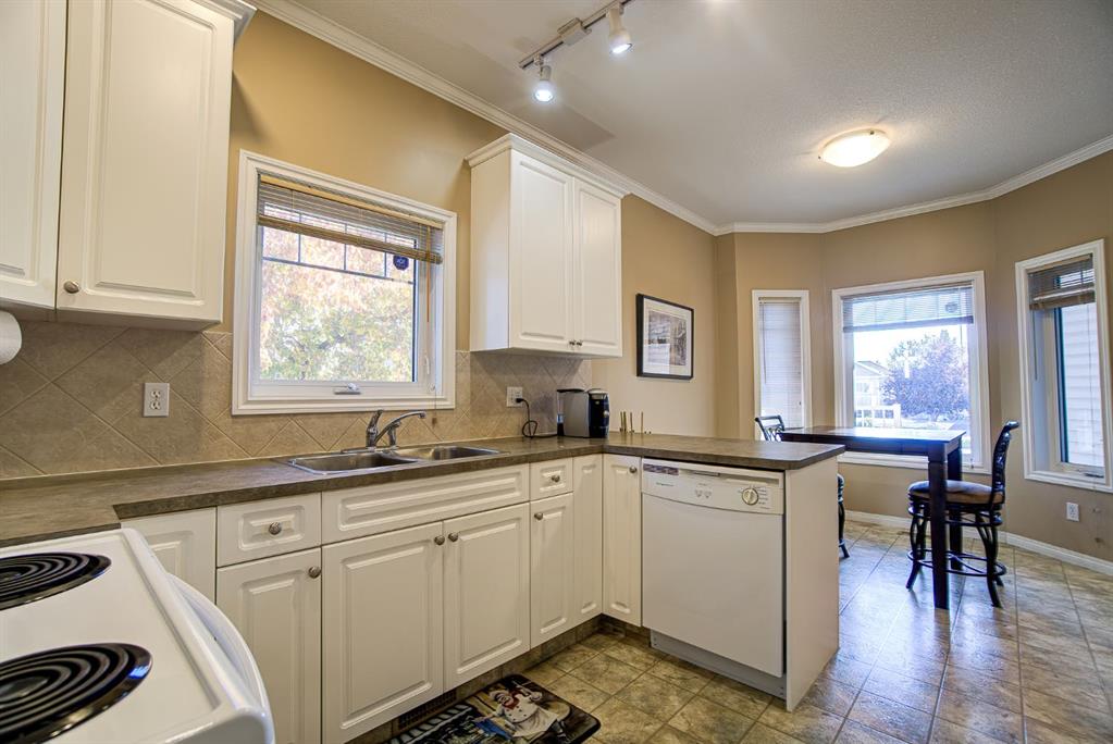 Picture for 22 Skyline Mews  https://www.cirrealty.ca/reb/creb/29/A2264329_15.jpg