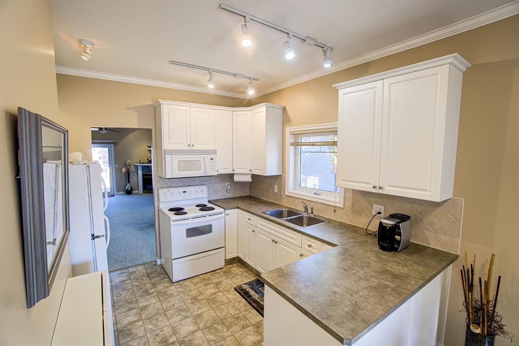 Picture for 22 Skyline Mews  https://www.cirrealty.ca/reb/creb/29/A2264329_17.jpg