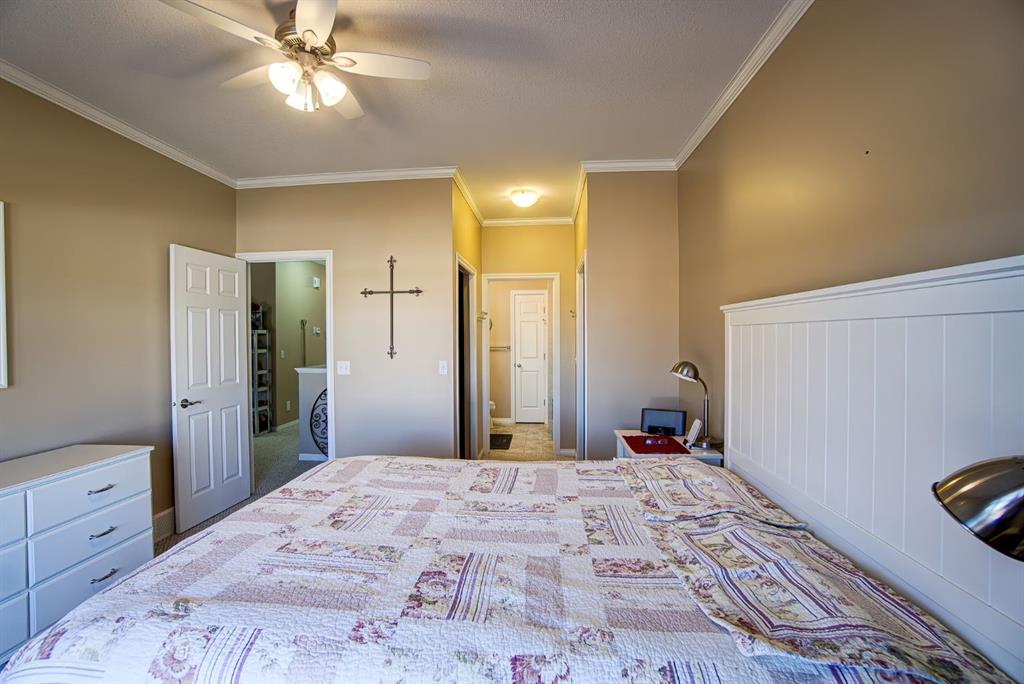 Picture for 22 Skyline Mews  https://www.cirrealty.ca/reb/creb/29/A2264329_20.jpg