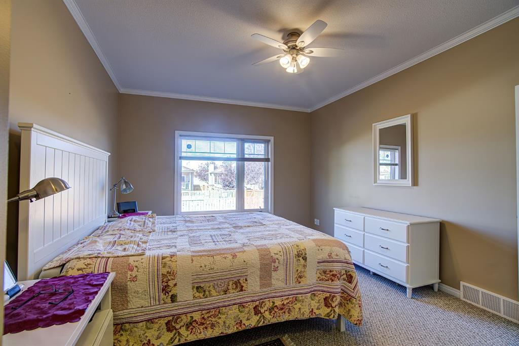 Picture for 22 Skyline Mews  https://www.cirrealty.ca/reb/creb/29/A2264329_21.jpg