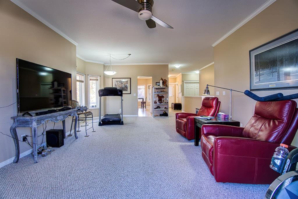 Picture for 22 Skyline Mews  https://www.cirrealty.ca/reb/creb/29/A2264329_28.jpg