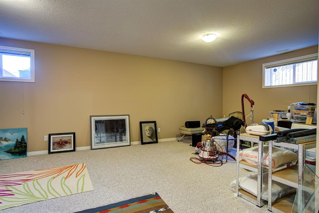 Picture for 22 Skyline Mews  https://www.cirrealty.ca/reb/creb/29/A2264329_32.jpg