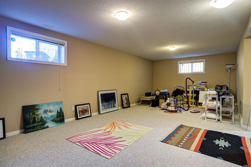 Picture for 22 Skyline Mews  https://www.cirrealty.ca/reb/creb/29/A2264329_33.jpg
