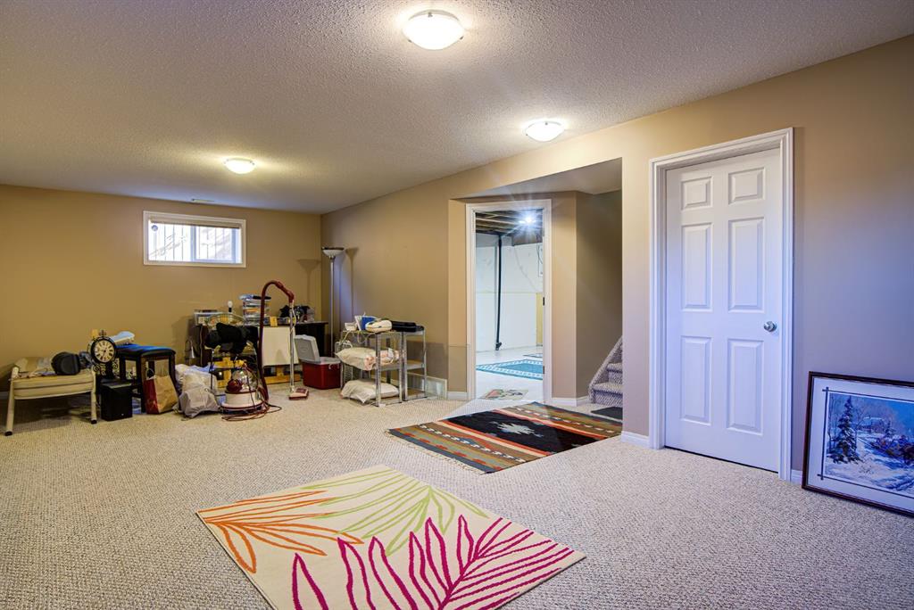 Picture for 22 Skyline Mews  https://www.cirrealty.ca/reb/creb/29/A2264329_35.jpg