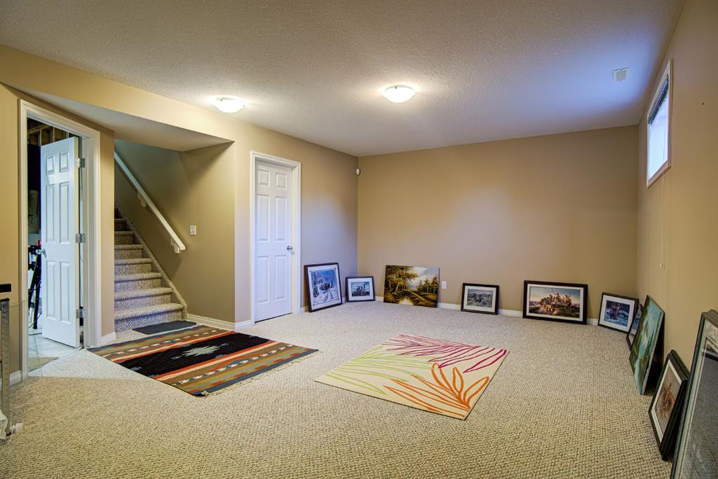 Picture for 22 Skyline Mews  https://www.cirrealty.ca/reb/creb/29/A2264329_36.jpg