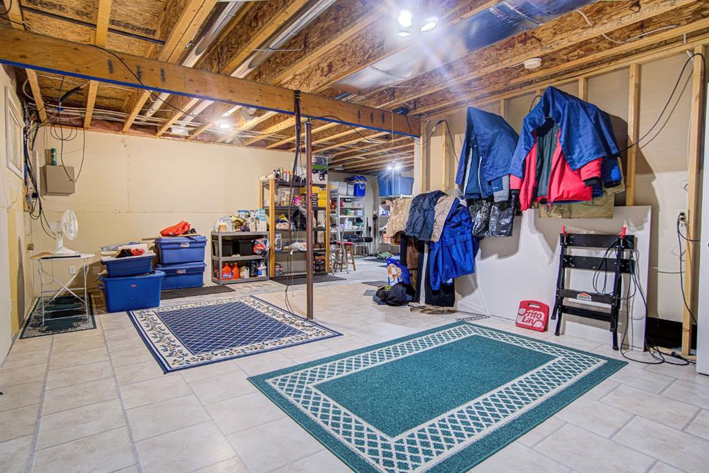 Picture for 22 Skyline Mews  https://www.cirrealty.ca/reb/creb/29/A2264329_38.jpg