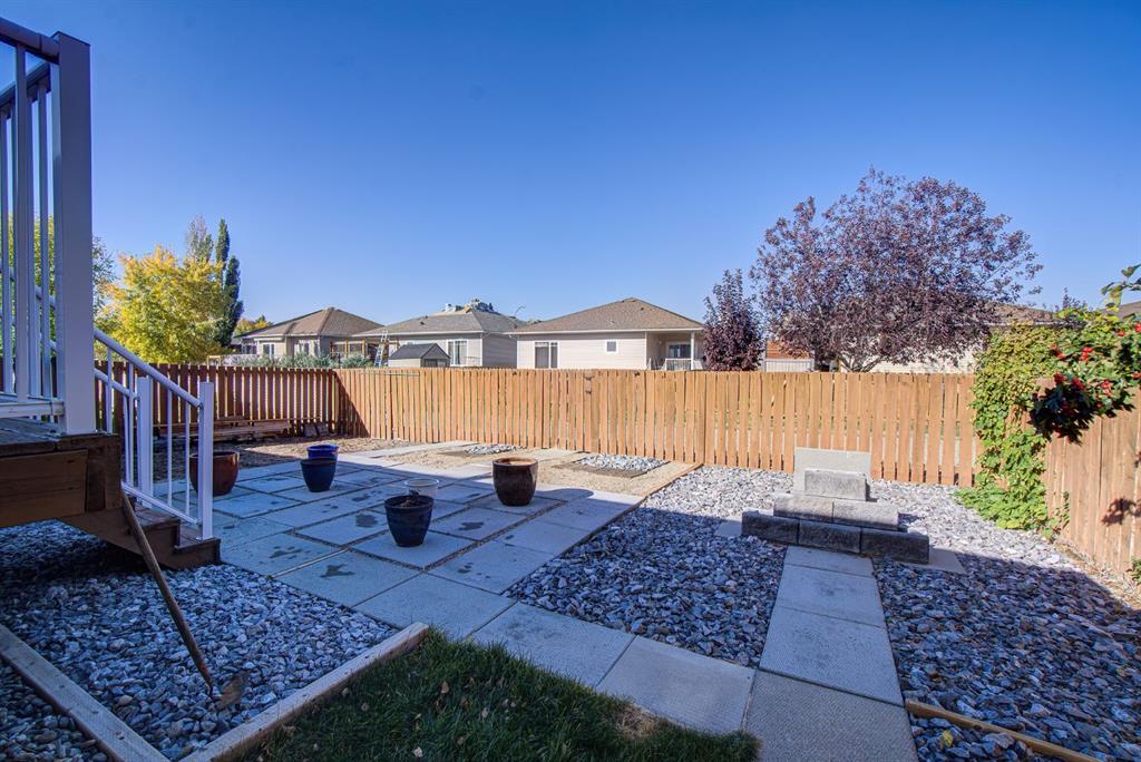 Picture for 22 Skyline Mews  https://www.cirrealty.ca/reb/creb/29/A2264329_44.jpg