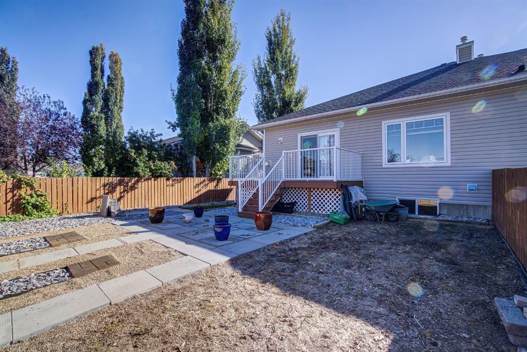 Picture for 22 Skyline Mews  https://www.cirrealty.ca/reb/creb/29/A2264329_46.jpg