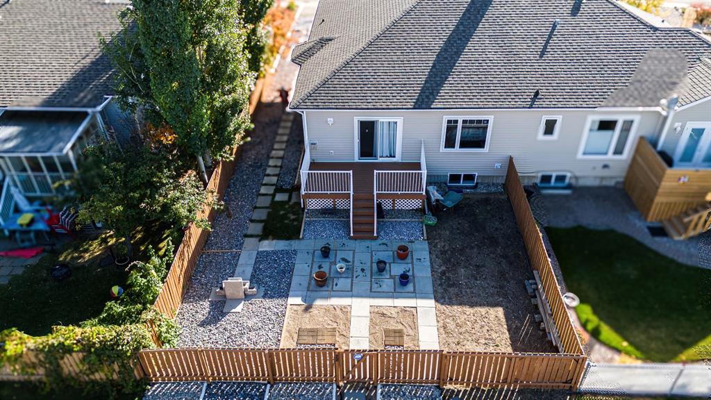 Picture for 22 Skyline Mews  https://www.cirrealty.ca/reb/creb/29/A2264329_48.jpg