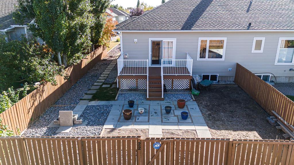 Picture for 22 Skyline Mews  https://www.cirrealty.ca/reb/creb/29/A2264329_50.jpg