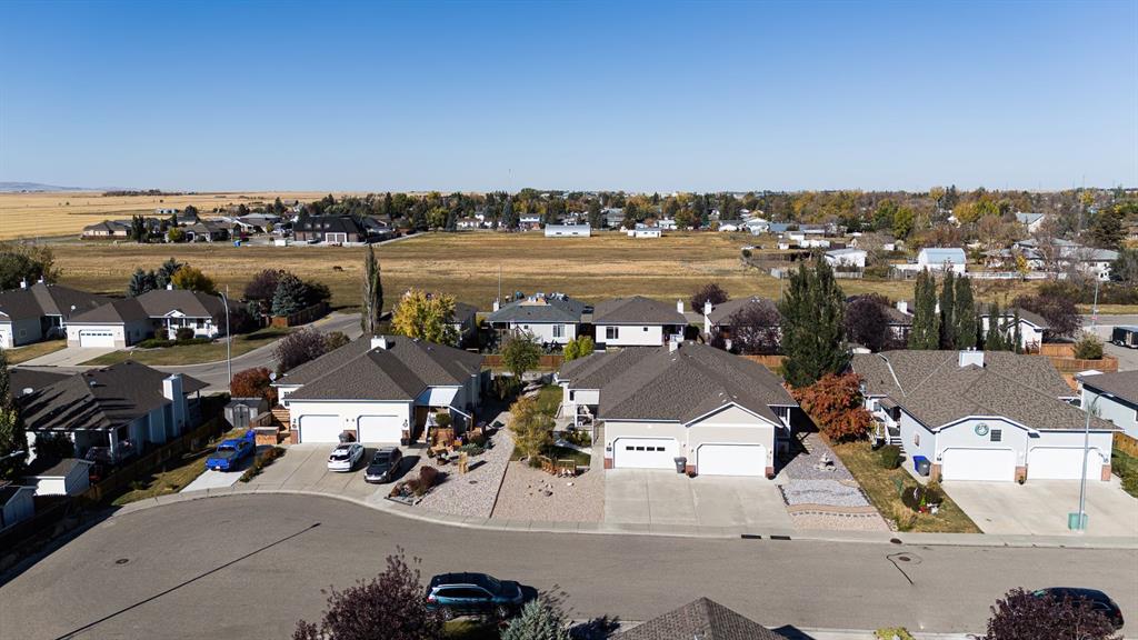 Picture for 22 Skyline Mews  https://www.cirrealty.ca/reb/creb/29/A2264329_7.jpg