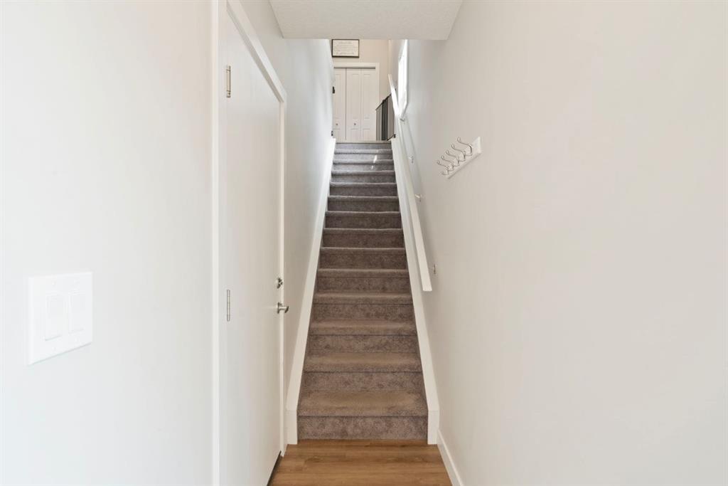 Picture for 19640 40 Street SE