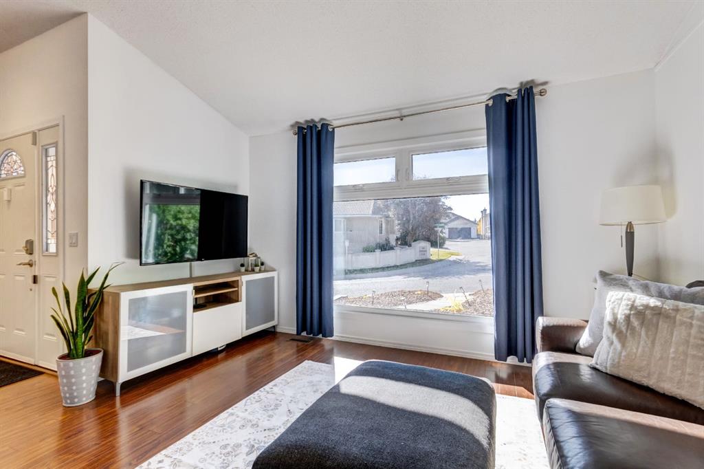 Picture for 235 Strathearn Crescent SW