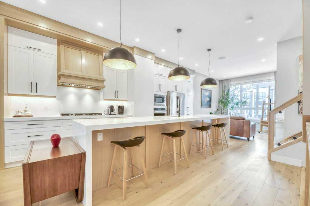 Picture for 2427 27 Street SW