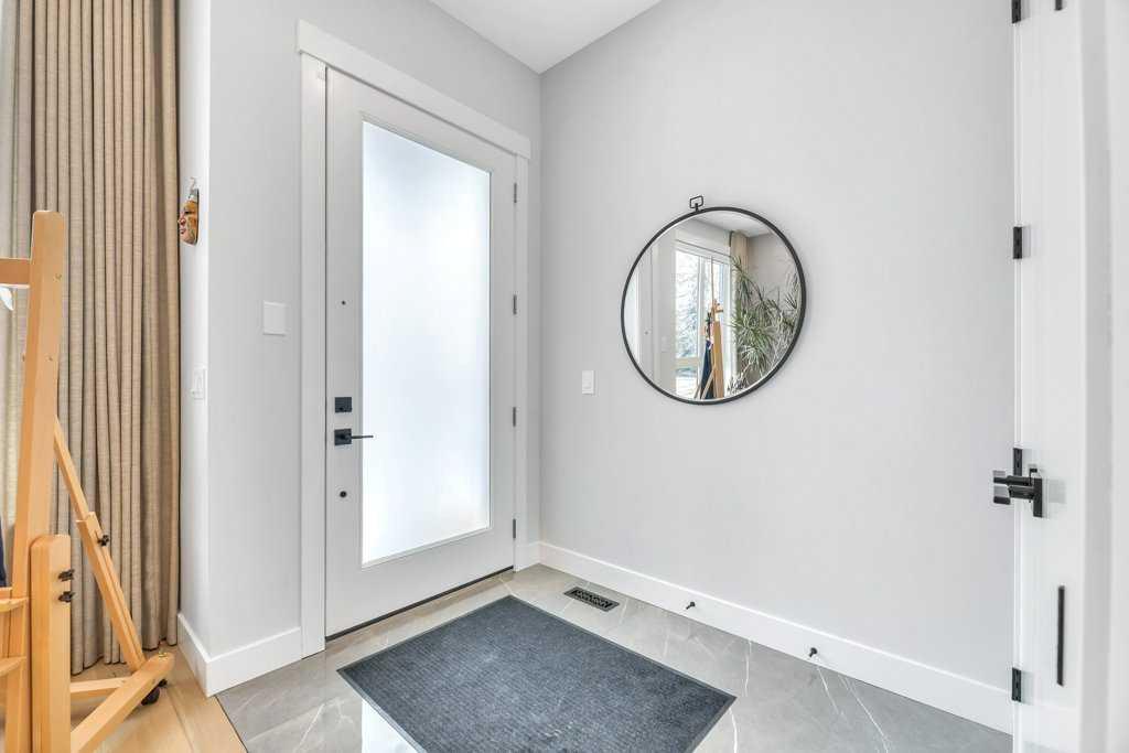 Picture for 2427 27 Street SW