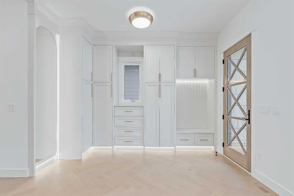 Picture for 1739 48 Avenue SW